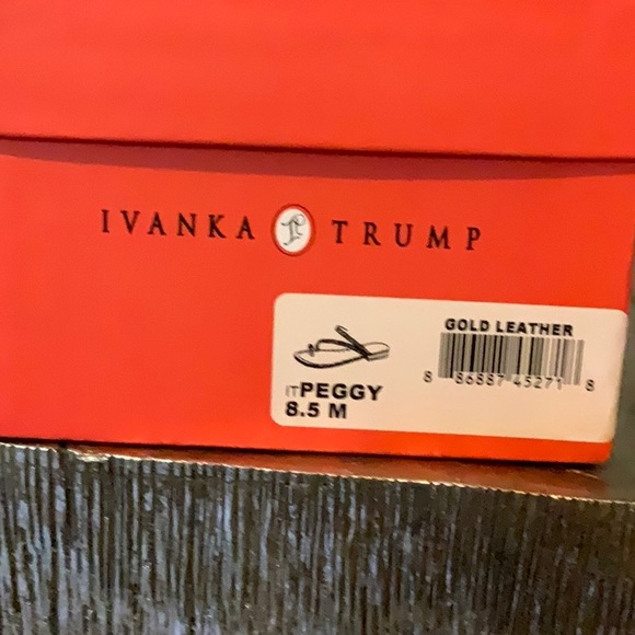 IVANKA TRUMP EMBELLISHED GOLD LEATHER SANDALS 8.5 NEVER WORN IN BOX - Picture 6 of 6